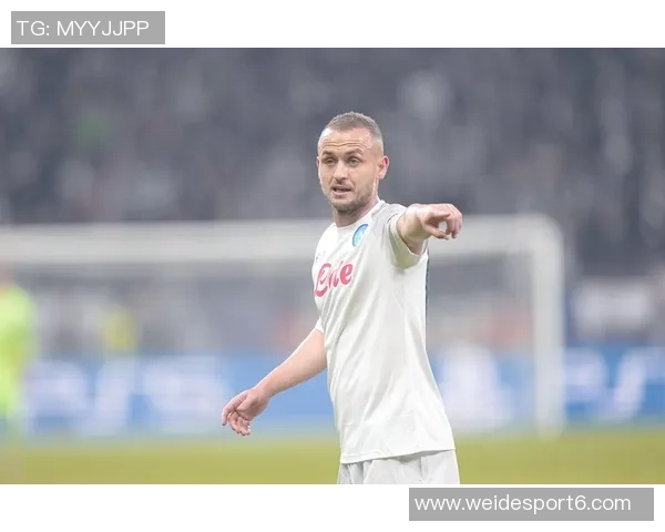 那不勒斯伤情更新洛博特卡与波利塔诺双双遭遇肌肉撕裂困扰